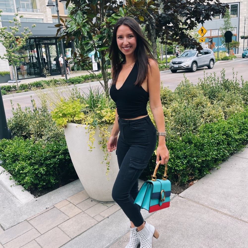 Meet your Posher, Vlada